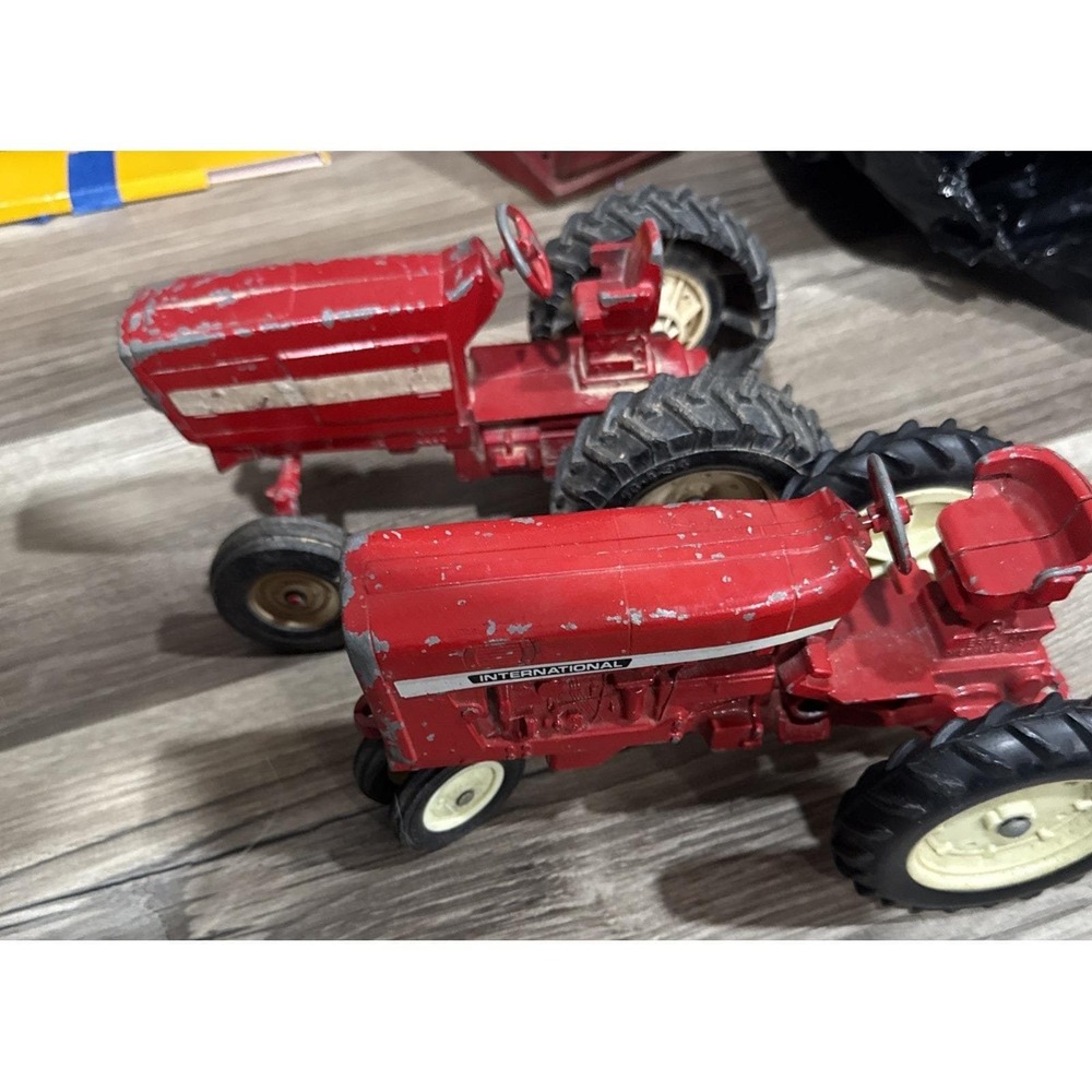 2 Vintage Ertl International Harvester Diecast‎ Tractor Narrow Front Red USA